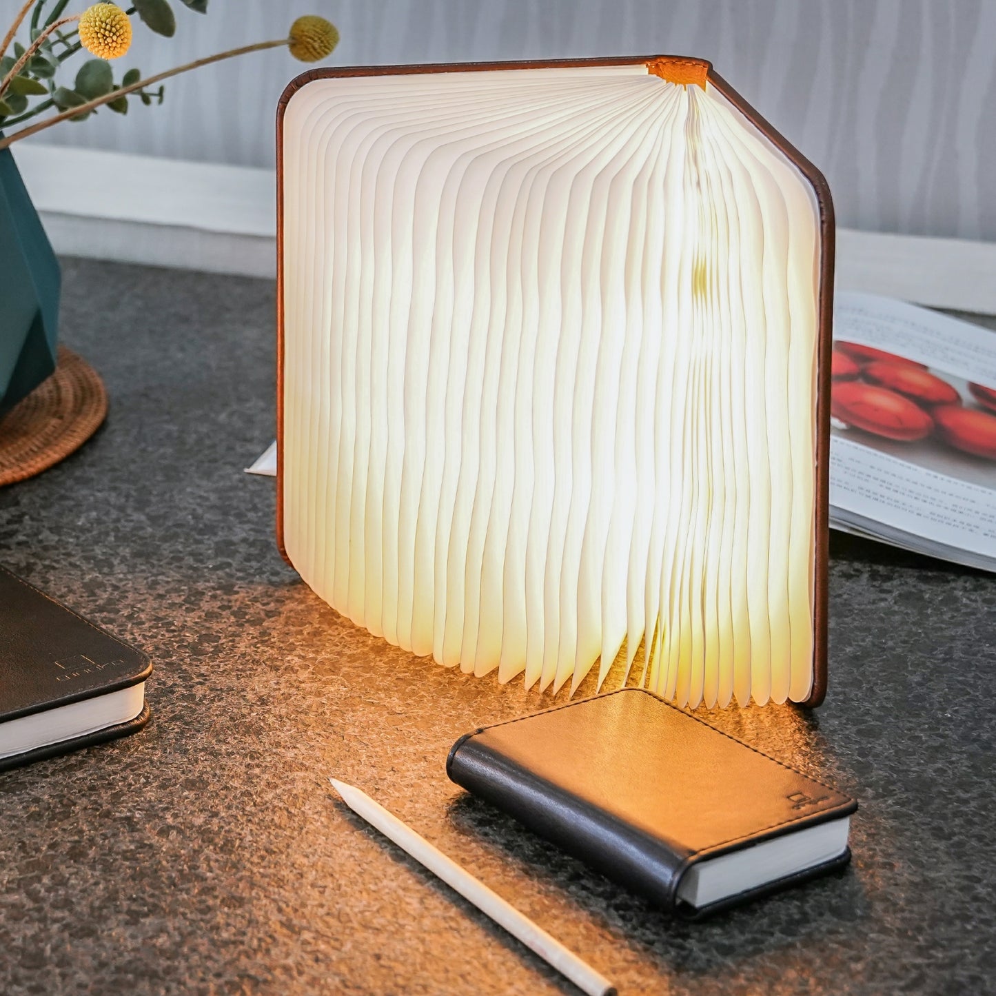 SmartBookLightFibreLeatherLargeBlack