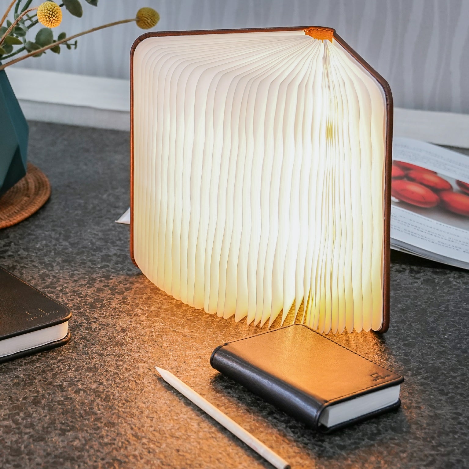 SmartBookLightFibreLeatherLargeBlack